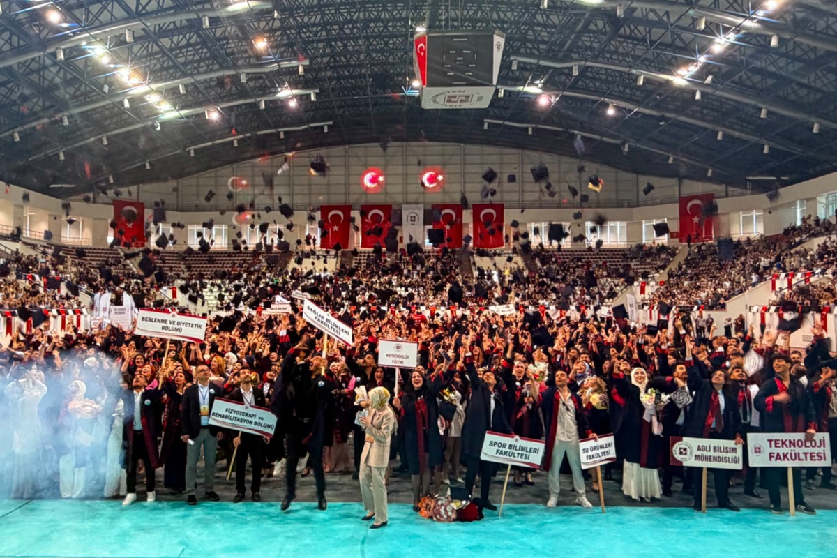FIRAT ÜNİVERSİTESİNDE FAKÜLTELER GENEL MEZUNİYET TÖRENİ COŞKUYLA GERÇEKLEŞTİRİLDİ