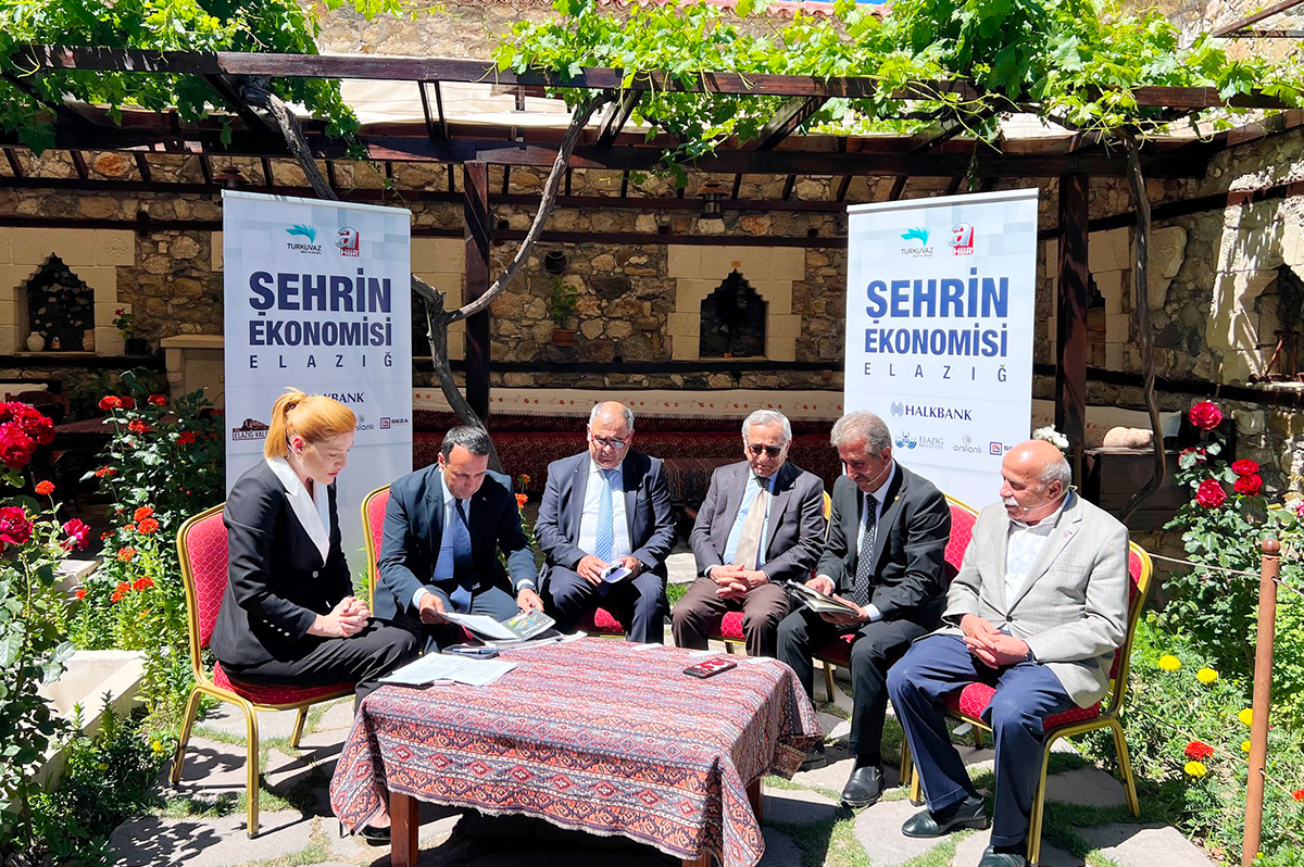 Şehrin ekonomisi Elazığ'da konuşuldu
