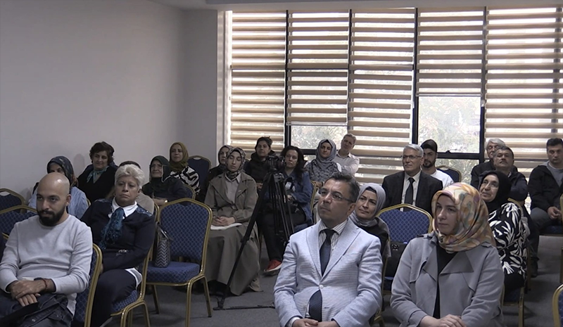 Edebiyat atölyesi eğitimleri sürüyor